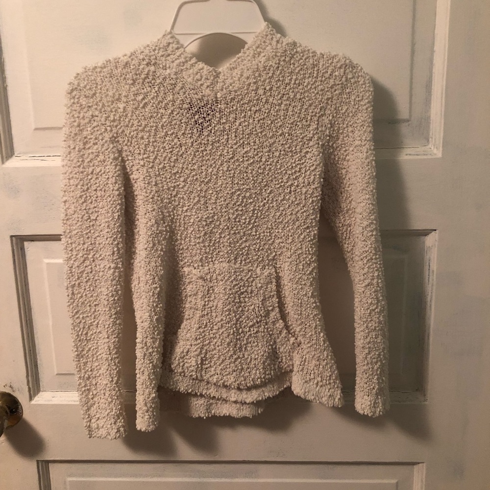 Sweater/hoodie